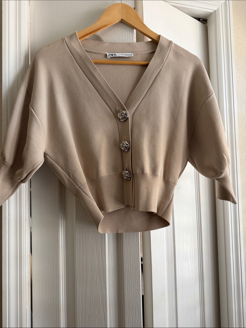 NWOT Zara Taupe Cropped V-Neck Button Cardigan